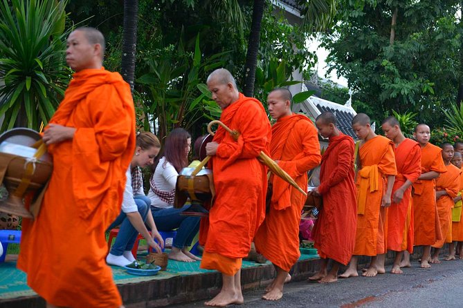 6-Day Private Laos Tour to Vientiane, Pak Ou Cave, Luang Prabang - Vientiane begins with temples and symbols