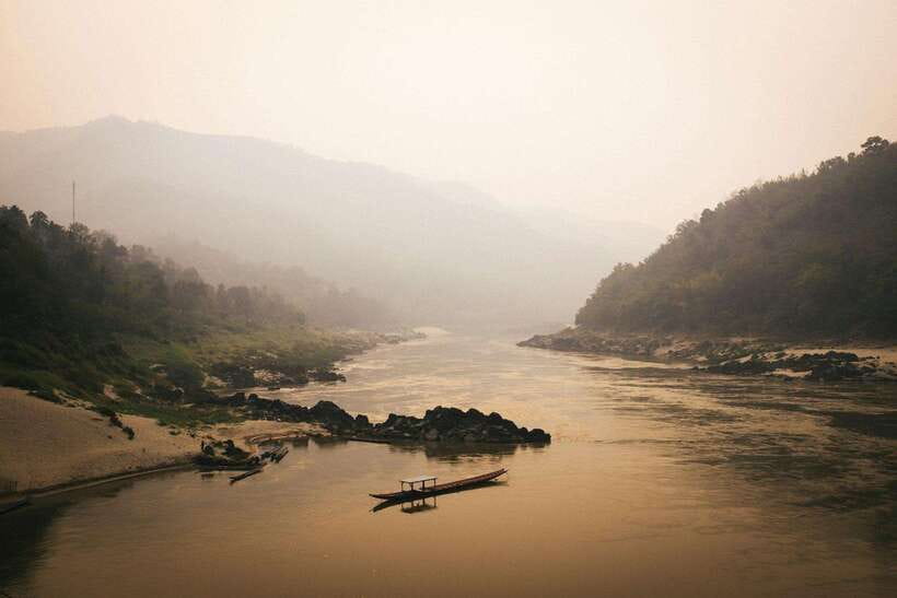 From Chiang Rai : 2 Day 1 Night Slow Boat to Luang Prabang - Buying lunch, snacks, and drinks on board