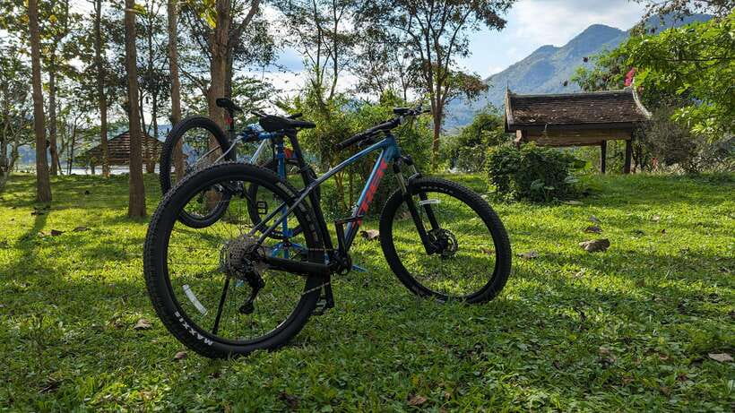 From Luang Prabang: Guided Mountain Bike Tour with Lunch - What the village stops add