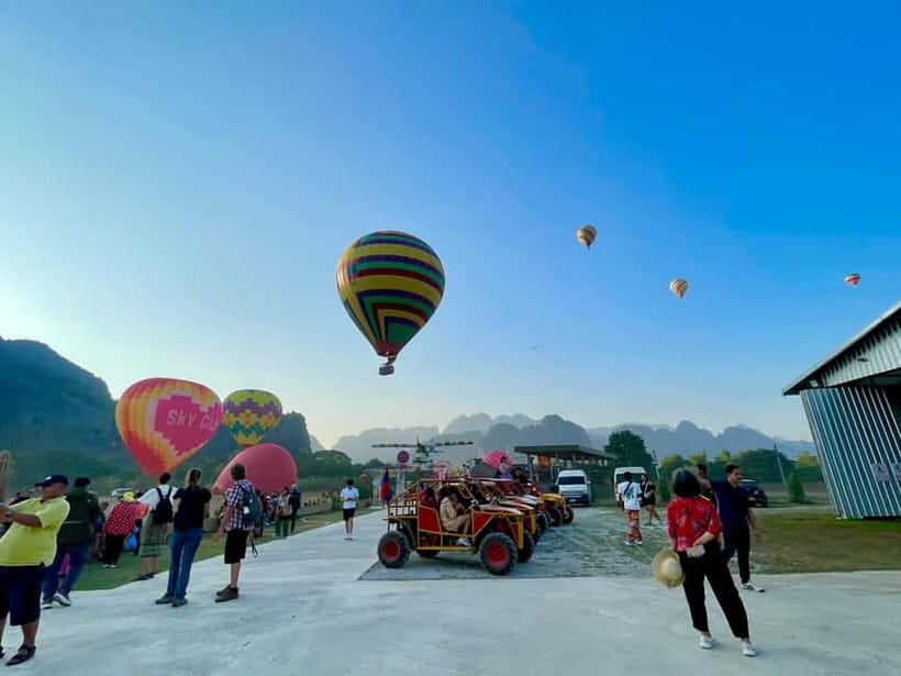 Hot Air Balloon in VangVieng pick up-drop off - Who will enjoy this most