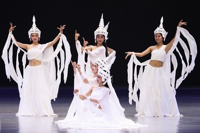 Luang Praban Buddha's Light Stage Show Ticket - The optional farewell song and dance
