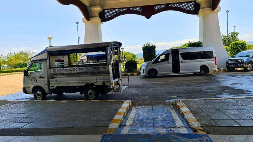 Luang Prabang: 2D Transfer to Huay Xai by Slow Boat - Reaching the Laos-Thailand border
