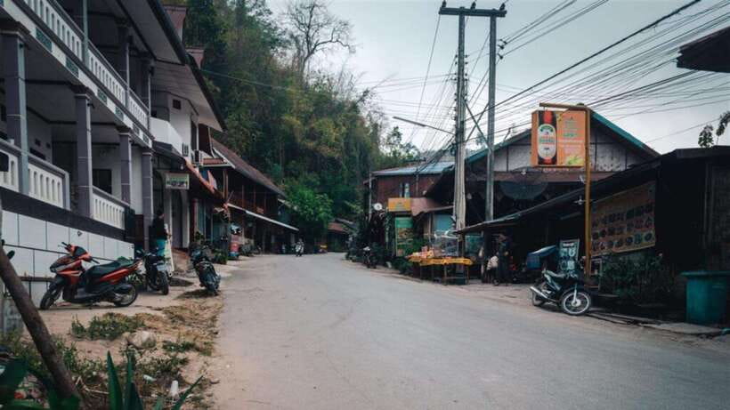 Luang Prabang: 2D Transfer to Huay Xai by Slow Boat - Comfort, crowding, and what to pack