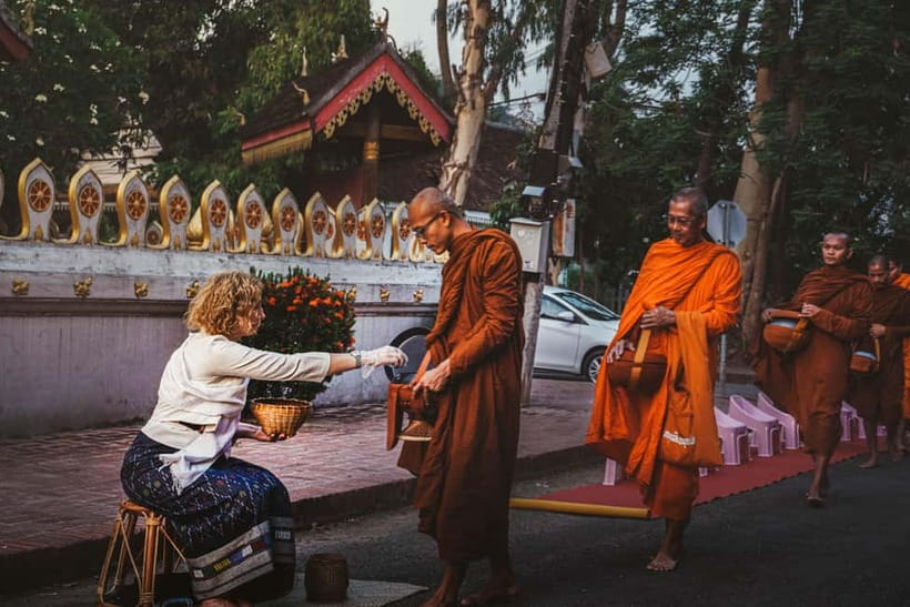 Luang Prabang: Almsgiving Ceremony Offering - Key points to know before sunrise