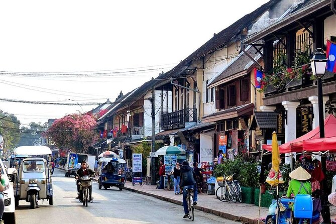Luang Prabang Foodie Walking Tour and Monk Blessing - What changes on the evening tour