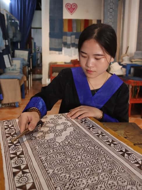 Luang Prabang: Hmong Batik Art Workshop - The English-speaking instructors and the mood of the class