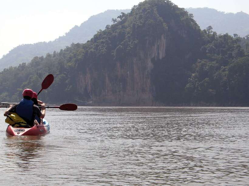 Luang Prabang: Kayak Tour to Pak Ou Caves - A surprisingly good riverside buffet
