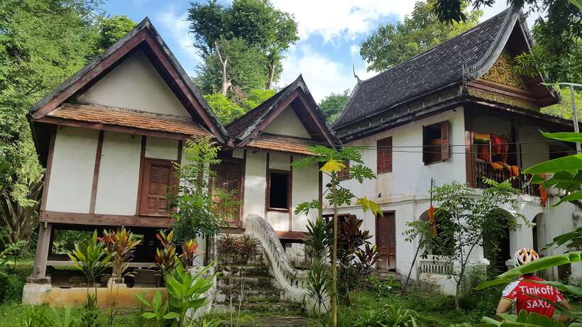Luang Prabang: Pottery Workshop & Wat Chomphet cycling Tour - Making pottery in Ban Chan