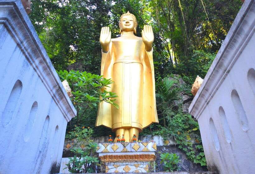 Luang Prabang Private Full-Day Tour and Lunch - Wat Sene, Wat Visoun, and Wat Aham