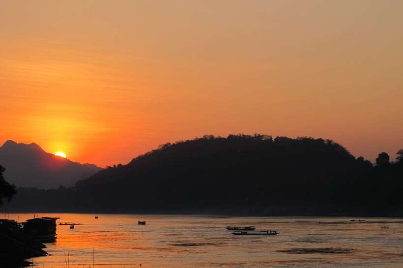 Luang Prabang: Private Must-See Sights and Mount Phousi Tour - Seeing Wat Xiengthong and Luang Prabang’s older temples