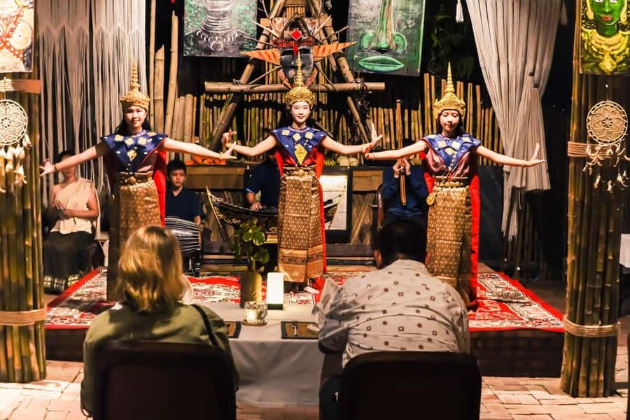Luangprabang: Dinner with Lao Traditional Dance Performance - Lao dance and dinner at Jungala Lounge Bar