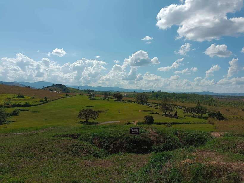 Plain of jars private tour - Site 1: 334 jars at the largest site