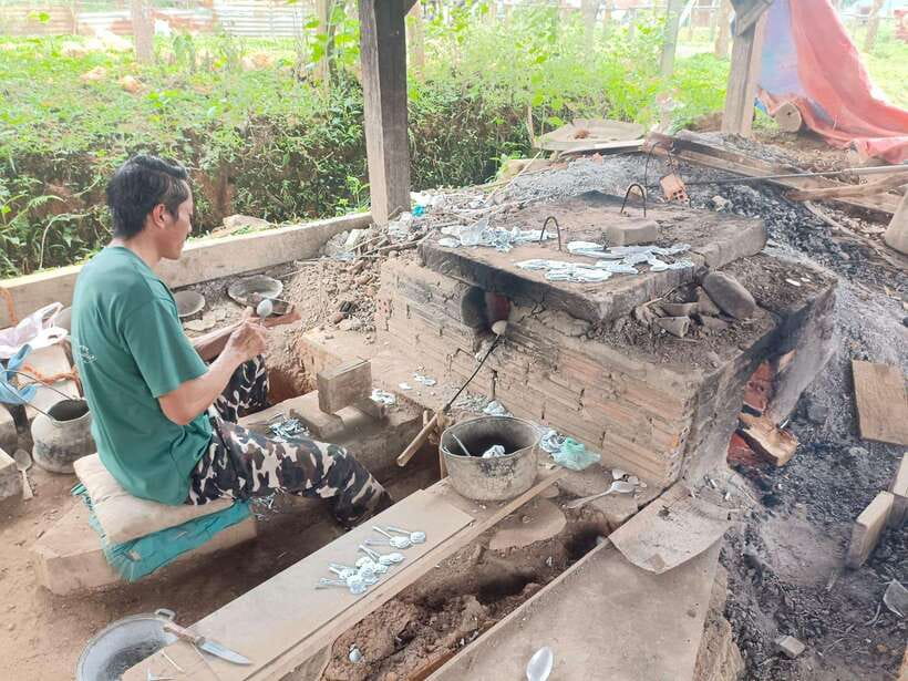 Plain of jars share group tour - The guides and the human side of the day
