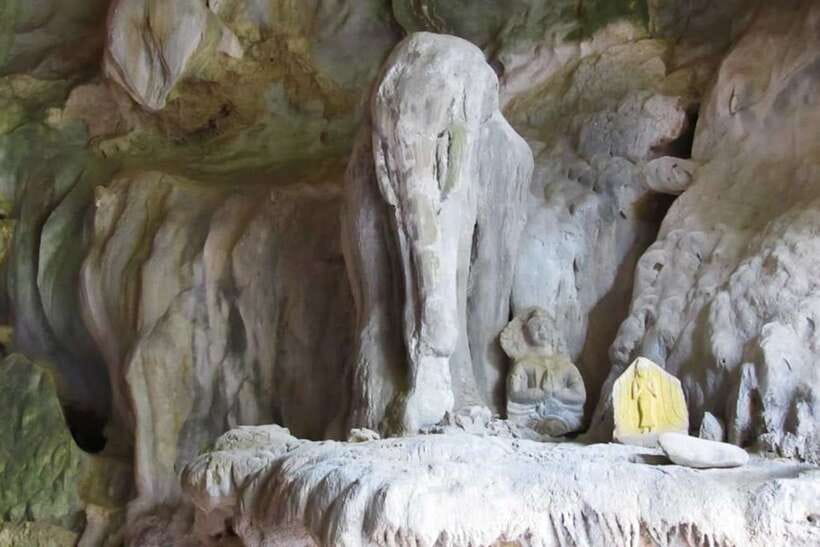 Vang Vieng: Blue Lagoon and Countryside Bike Tour with Lunch - Hiking up to Phu Kham Cave