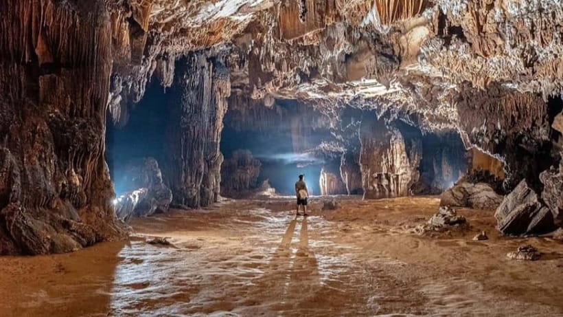 Vang Vieng: Hot Air Balloon,Kayak,Zipline,Blue lagoon1 Tour - Tham Chang’s cave tubing and uphill walk