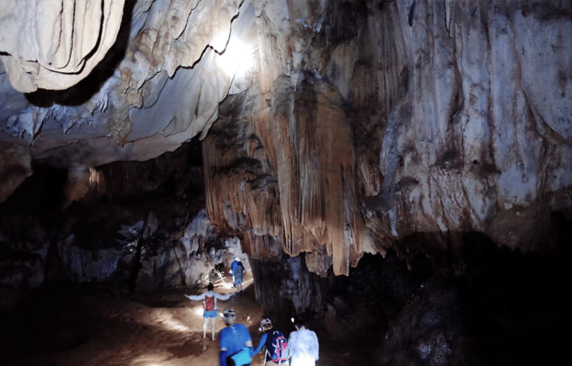 Vang Vieng: Kayaking&Water Cave&Tham Chang&Blue Lagoon 1 - Hiking around Tham Chang Cave