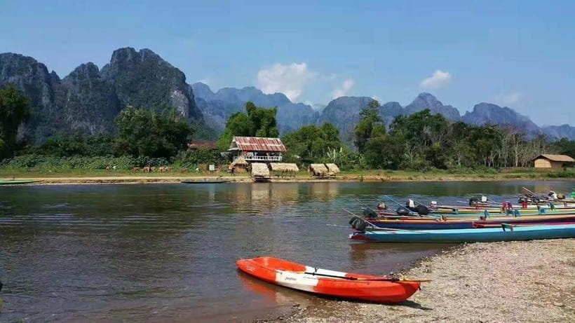 Vang Vieng: Kayaking&Water Cave&Tham Chang&Blue Lagoon 1 - Hotel pickup and the tuk-tuk ride