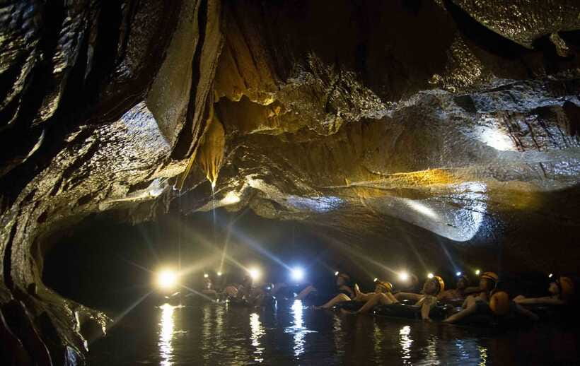 Vang Vieng: Tham Nangfar and Tham Nam Day Tour with Kayaking - Tham Nam and the sleeping cave