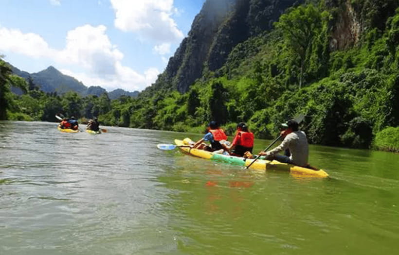 Vang Vieng: Zipline&Kayaking&BlueLagoon 1 - Starting with pickup and the tuk-tuk ride