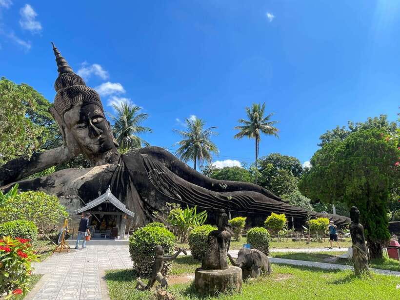 Vientiane: Cultural Tour with Buddha Park and Patuxay - Buddha Park and its unusual concrete figures