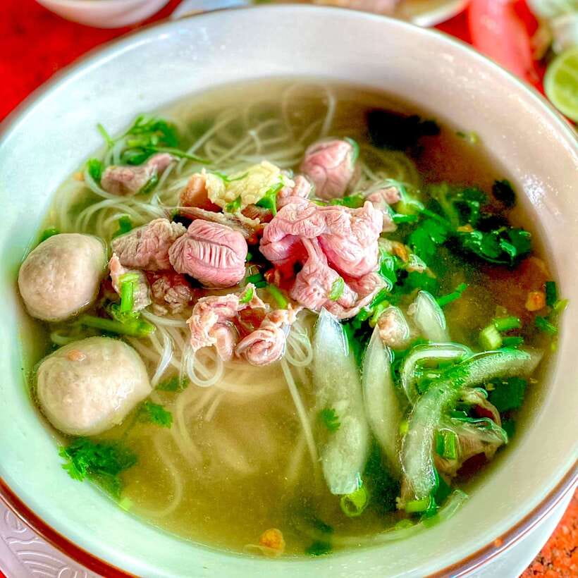 Vientiane: Cultural Tour with Buddha Park and Patuxay - Lunch at PhoZap