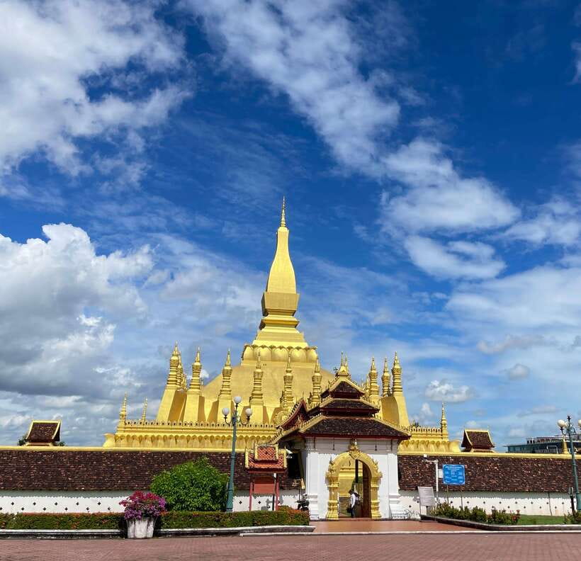 Vientiane: Cultural Tour with Buddha Park and Patuxay - Pha That Luang, the national symbol