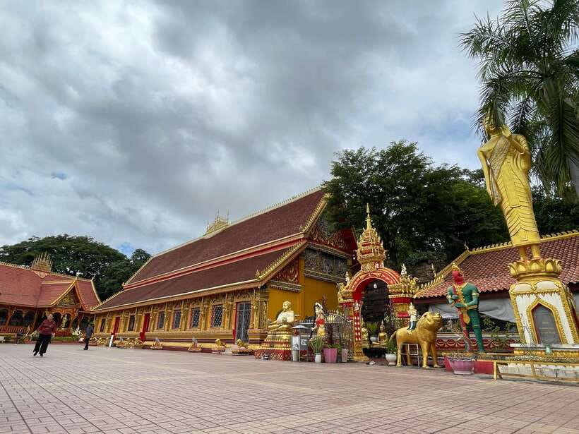Vientiane: Cultural Tour with Buddha Park and Patuxay - Patuxay and the view over Vientiane
