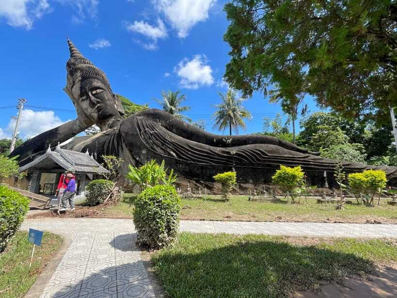 Vientiane: Half-Day City Tour with Patuxai and Buddha Park - Transport, timing, and comfort in the Lao heat