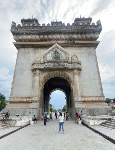 Vientiane IG tour & Patuxay monument