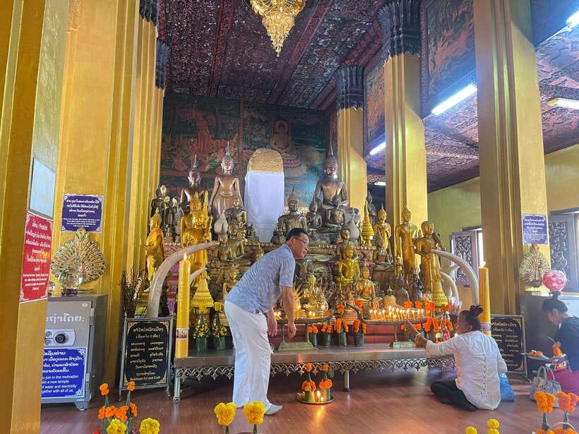 Vientiane IG tour & Patuxay monument - The Art House Café and the final creative stop