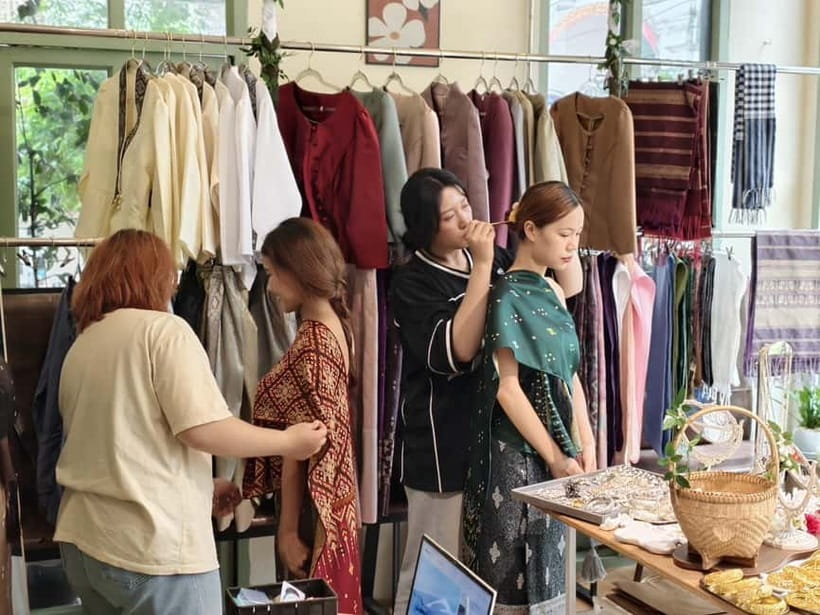 Vientiane: Lao Cultural Attire Rental Experience - Using the streets as your photo setting