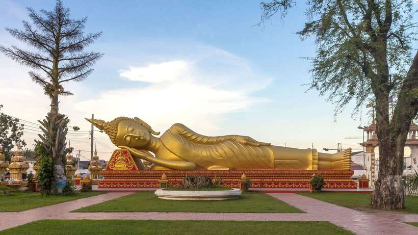 Vientiane: Private Full-day Must-See Sights & Sunset Tour - Wat Sisaket and the wall of 6,800 Buddha icons