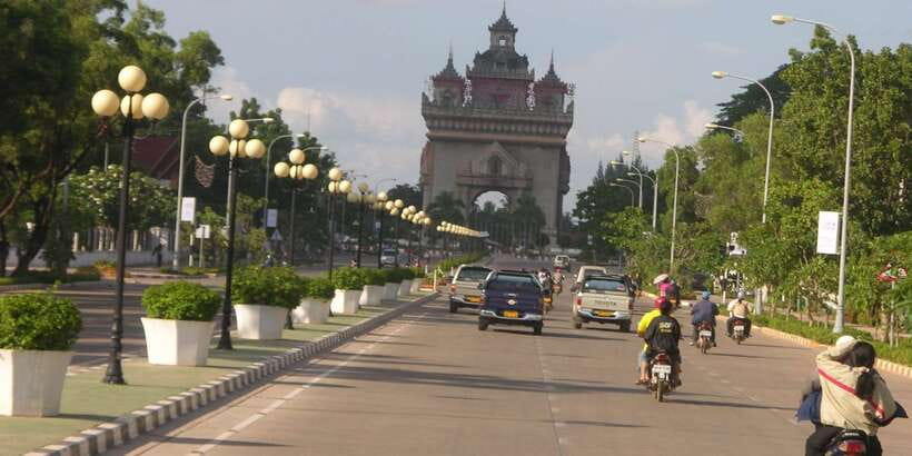 Vientiane: Private Full-day Must-See Sights & Sunset Tour - Lunch and a slower look at the capital