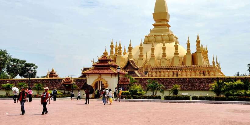 Vientiane: Private Full-day Must-See Sights & Sunset Tour - Talad Sao’s modern mall and original market